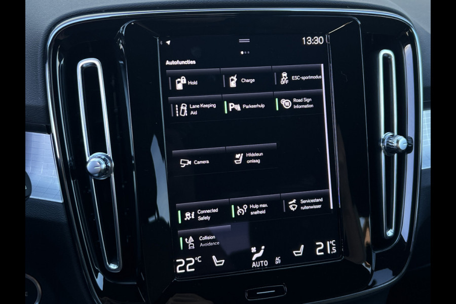 Volvo XC40 1.5 T4 Plug-in hybrid Plus Dark | Trekhaak | Navi | LED | Camera | 18 inch