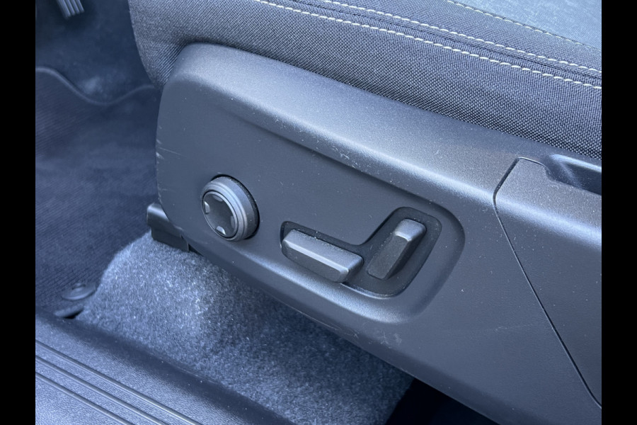 Volvo XC40 1.5 T4 Plug-in hybrid Plus Dark | Trekhaak | Navi | LED | Camera | 18 inch