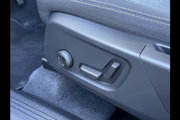 Volvo XC40 1.5 T4 Plug-in hybrid Plus Dark | Trekhaak | Navi | LED | Camera | 18 inch