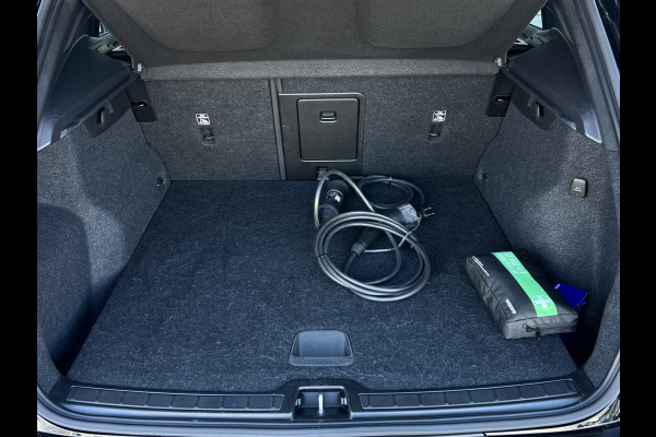Volvo XC40 1.5 T4 Plug-in hybrid Plus Dark | Trekhaak | Navi | LED | Camera | 18 inch