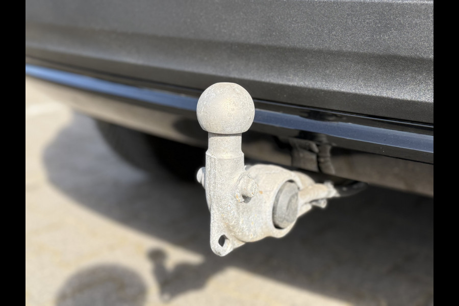 Volvo XC40 1.5 T4 Plug-in hybrid Plus Dark | Trekhaak | Navi | LED | Camera | 18 inch