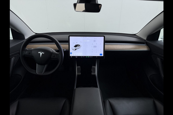 Tesla Model 3 SR+ 325PK LFP-Accu SOH 91% Trekhaak AutoPilot Leer Pano-Dak Adaptive Cruise Lmv 18" Camera's Elektr.-Stuur+Stoelen+Spiegels+Gehe Ecc Navi Led DAB Voorverwarmen interieur via App Keyless One-Pedal-Drive 1.000KG Trekgewicht Origineel Nederlandse Auto LFP accu dus 100% opladen!