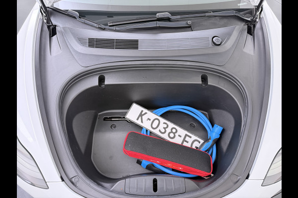 Tesla Model 3 SR+ 325PK LFP-Accu SOH 91% Trekhaak AutoPilot Leer Pano-Dak Adaptive Cruise Lmv 18" Camera's Elektr.-Stuur+Stoelen+Spiegels+Gehe Ecc Navi Led DAB Voorverwarmen interieur via App Keyless One-Pedal-Drive 1.000KG Trekgewicht Origineel Nederlandse Auto LFP accu dus 100% opladen!