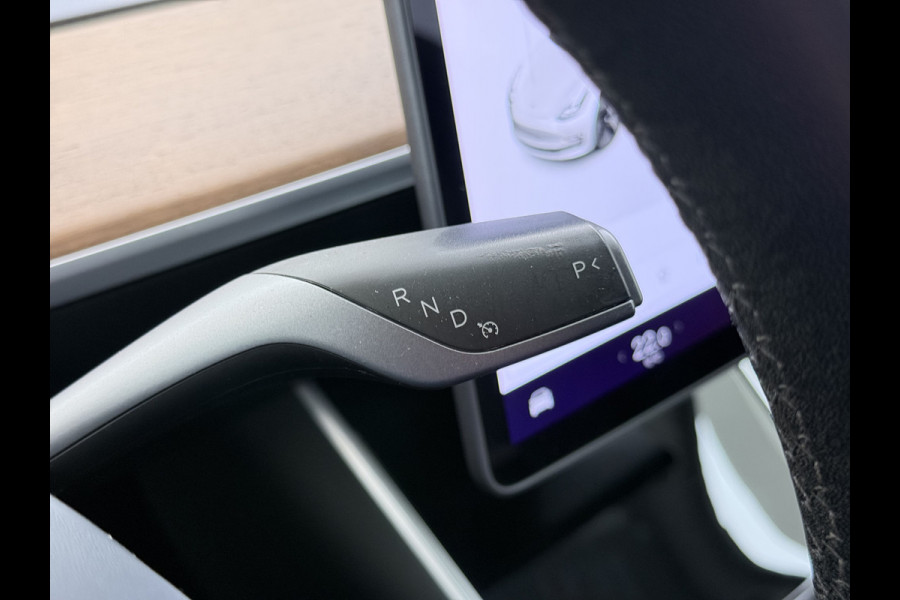 Tesla Model 3 SR+ 325PK LFP-Accu SOH 91% Trekhaak AutoPilot Leer Pano-Dak Adaptive Cruise Lmv 18" Camera's Elektr.-Stuur+Stoelen+Spiegels+Gehe Ecc Navi Led DAB Voorverwarmen interieur via App Keyless One-Pedal-Drive 1.000KG Trekgewicht Origineel Nederlandse Auto LFP accu dus 100% opladen!