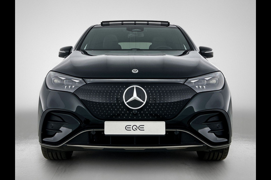 Mercedes-Benz EQE SUV 350+ Sport Edition 96 kWh | Winterpakket | Nightpakket | Displaypakket | Spiegelpakket | Parkeerpakket met 360°-camera | DIGITAL LIGHT met projectiefunctie | Trekhaak | Head-up display | Burmester® 3D-surround sound | Sierdelen lasercut van achteren verlicht |