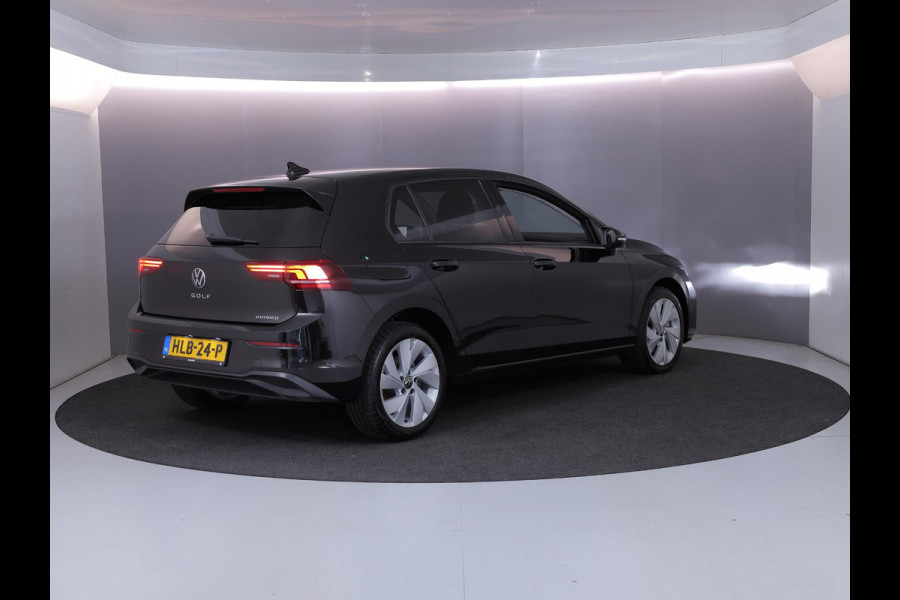 Volkswagen Golf 1.5 eHybrid Life Edition 204 pk Automaat (DSG) | Verlengde garantie | Navigatie | Parkeersensoren (Park assist) | Achteruitrijcamera |