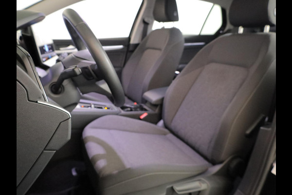 Volkswagen Golf 1.5 eHybrid Life Edition 204 pk Automaat (DSG) | Verlengde garantie | Navigatie | Parkeersensoren (Park assist) | Achteruitrijcamera |