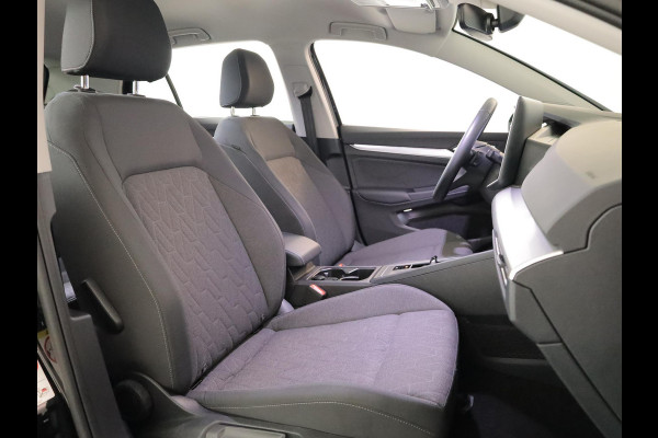 Volkswagen Golf 1.5 eHybrid Life Edition 204 pk Automaat (DSG) | Verlengde garantie | Navigatie | Parkeersensoren (Park assist) | Achteruitrijcamera |