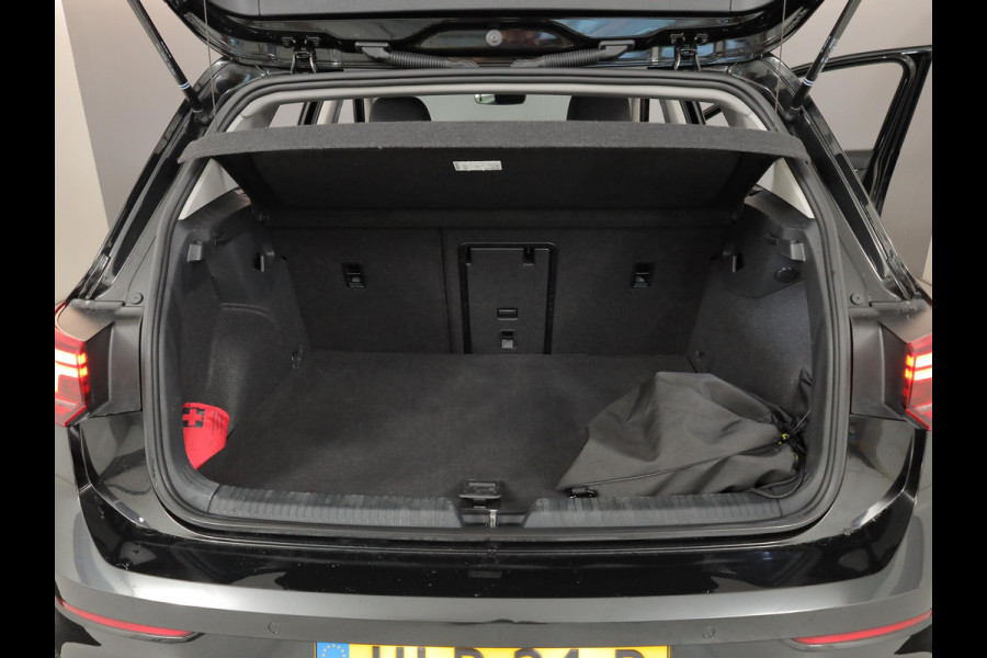 Volkswagen Golf 1.5 eHybrid Life Edition 204 pk Automaat (DSG) | Verlengde garantie | Navigatie | Parkeersensoren (Park assist) | Achteruitrijcamera |