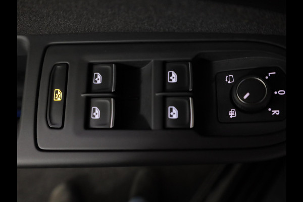 Volkswagen Golf 1.5 eHybrid Life Edition 204 pk Automaat (DSG) | Verlengde garantie | Navigatie | Parkeersensoren (Park assist) | Achteruitrijcamera |