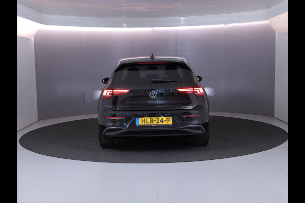 Volkswagen Golf 1.5 eHybrid Life Edition 204 pk Automaat (DSG) | Verlengde garantie | Navigatie | Parkeersensoren (Park assist) | Achteruitrijcamera |
