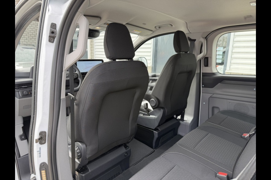 Ford Transit Custom 320 2.0 TDCI L2H1 Trend originele Ford dubbel cabine affabriek / prijs rijklaar € 39.950 ex btw / lease vanaf € 652 / dubbele schuifdeur / NIEUWE bus / BPM vrij !