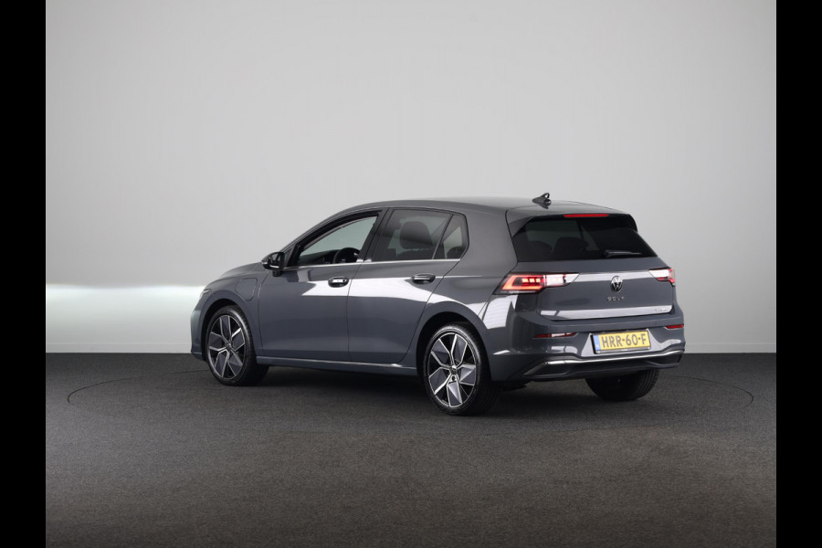 Volkswagen Golf 1.5 eHybrid Style Edition 204 pk Automaat (DSG) | Verlengde garantie | Navigatie via App | Parkeersensoren (Park assist) | Achteruitrijcamera | Stoelverwarming |