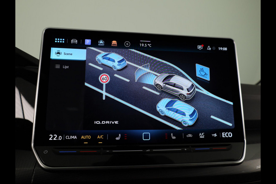 Volkswagen Golf 1.5 eHybrid Style Edition 204 pk Automaat (DSG) | Verlengde garantie | Navigatie via App | Parkeersensoren (Park assist) | Achteruitrijcamera | Stoelverwarming |