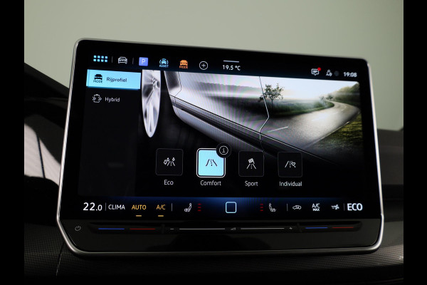 Volkswagen Golf 1.5 eHybrid Style Edition 204 pk Automaat (DSG) | Verlengde garantie | Navigatie via App | Parkeersensoren (Park assist) | Achteruitrijcamera | Stoelverwarming |