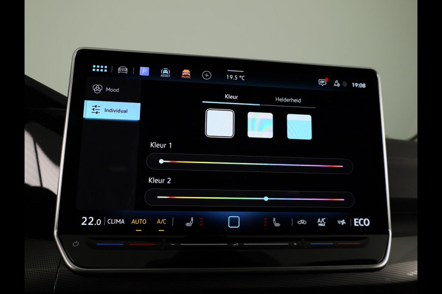 Volkswagen Golf 1.5 eHybrid Style Edition 204 pk Automaat (DSG) | Verlengde garantie | Navigatie via App | Parkeersensoren (Park assist) | Achteruitrijcamera | Stoelverwarming |