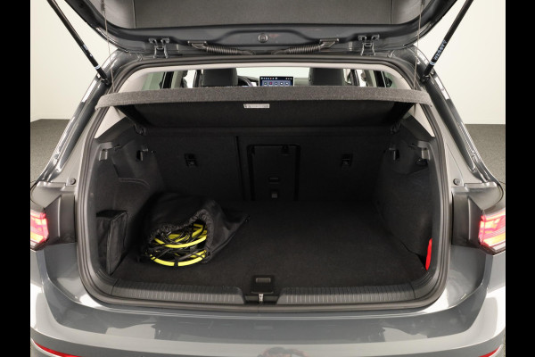 Volkswagen Golf 1.5 eHybrid Style Edition 204 pk Automaat (DSG) | Verlengde garantie | Navigatie via App | Parkeersensoren (Park assist) | Achteruitrijcamera | Stoelverwarming |