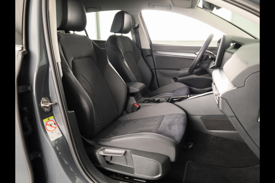 Volkswagen Golf 1.5 eHybrid Style Edition 204 pk Automaat (DSG) | Verlengde garantie | Navigatie via App | Parkeersensoren (Park assist) | Achteruitrijcamera | Stoelverwarming |