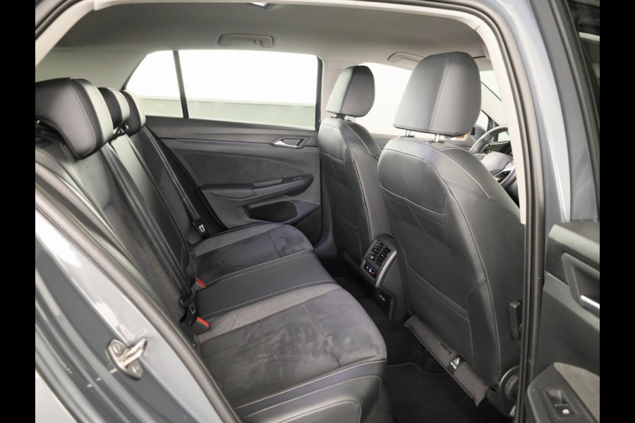 Volkswagen Golf 1.5 eHybrid Style Edition 204 pk Automaat (DSG) | Verlengde garantie | Navigatie via App | Parkeersensoren (Park assist) | Achteruitrijcamera | Stoelverwarming |