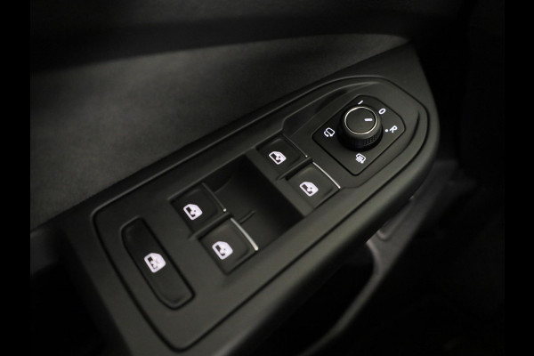 Volkswagen Golf 1.5 eHybrid Style Edition 204 pk Automaat (DSG) | Verlengde garantie | Navigatie via App | Parkeersensoren (Park assist) | Achteruitrijcamera | Stoelverwarming |