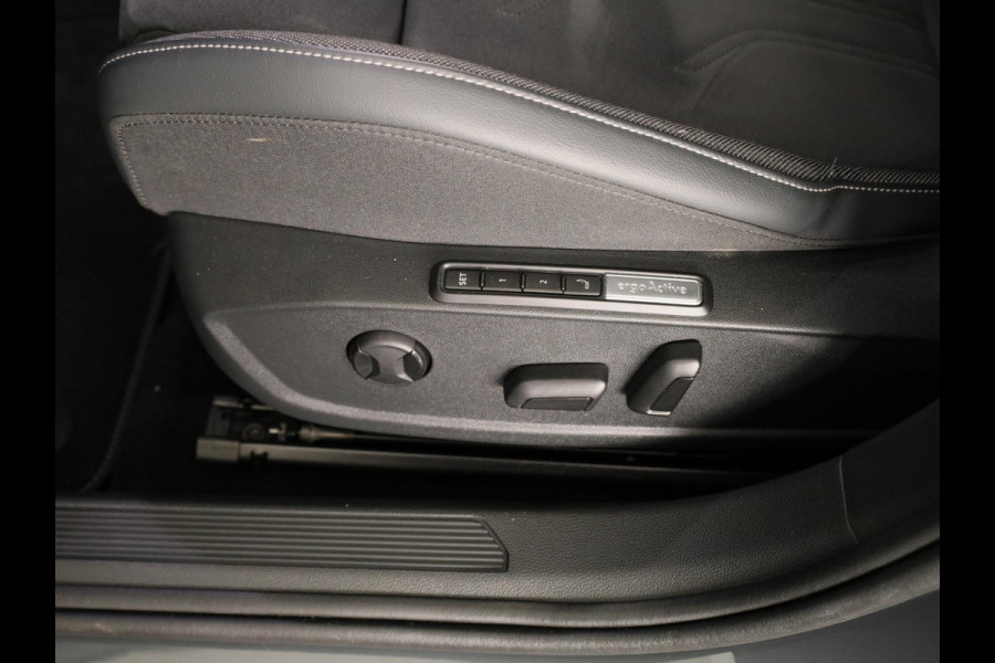 Volkswagen Golf 1.5 eHybrid Style Edition 204 pk Automaat (DSG) | Verlengde garantie | Navigatie via App | Parkeersensoren (Park assist) | Achteruitrijcamera | Stoelverwarming |