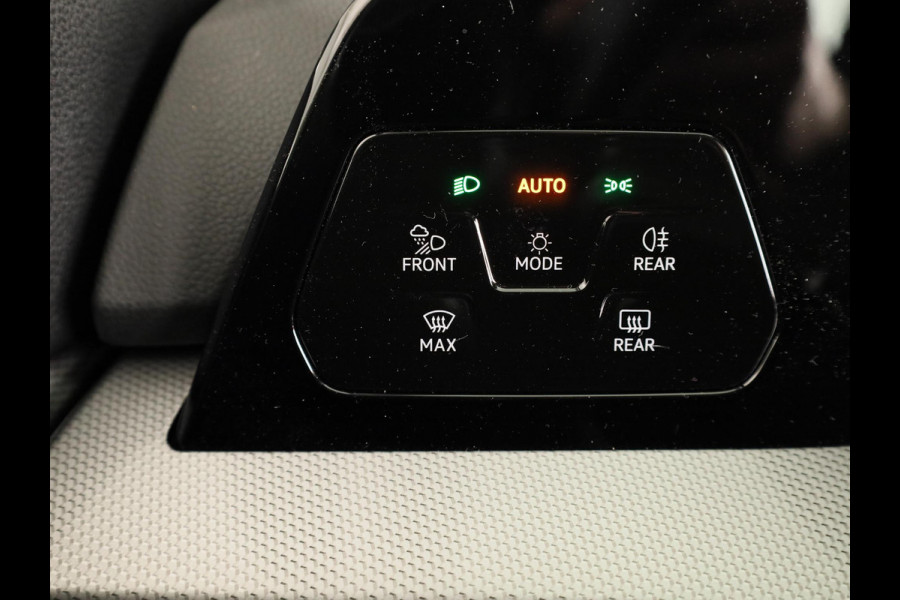 Volkswagen Golf 1.5 eHybrid Style Edition 204 pk Automaat (DSG) | Verlengde garantie | Navigatie via App | Parkeersensoren (Park assist) | Achteruitrijcamera | Stoelverwarming |