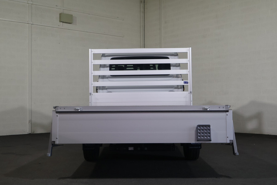 Iveco Daily 35S18 Hi-Matic Open Laadbak DC 3.5T Trekhaak (7 persoons)