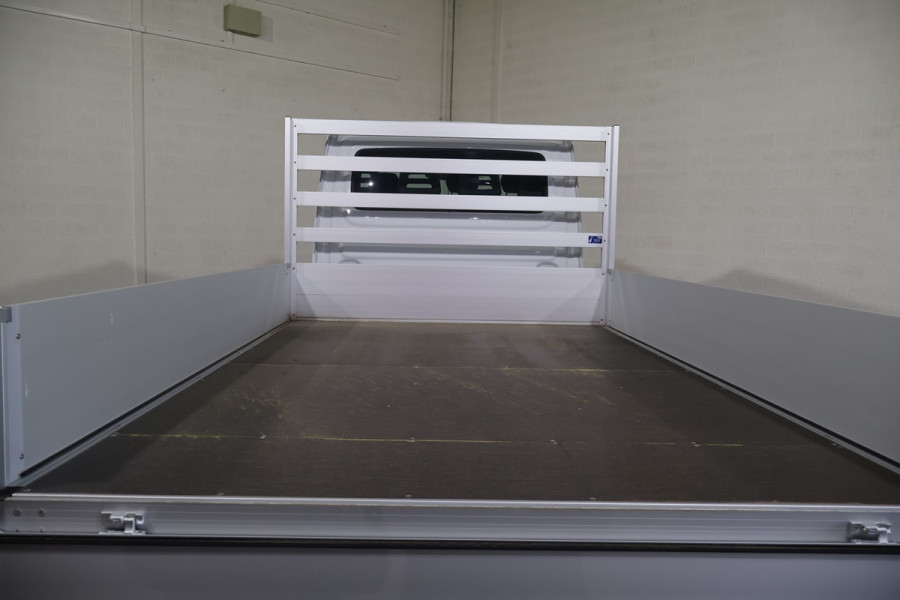 Iveco Daily 35S18 Hi-Matic Open Laadbak DC 3.5T Trekhaak (7 persoons)