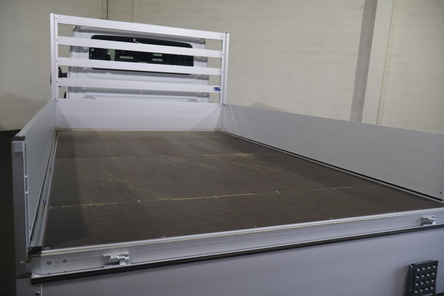 Iveco Daily 35S18 Hi-Matic Open Laadbak DC 3.5T Trekhaak (7 persoons)