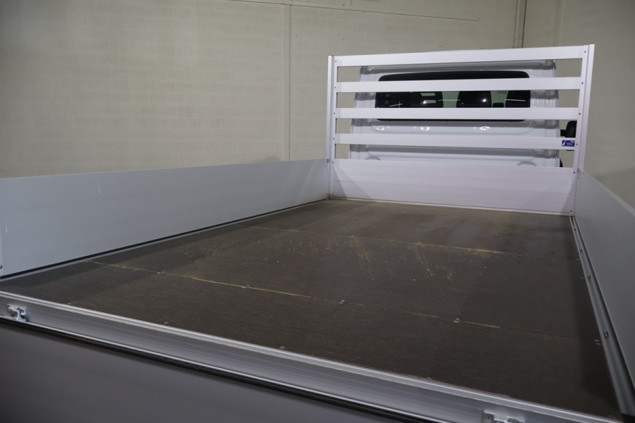 Iveco Daily 35S18 Hi-Matic Open Laadbak DC 3.5T Trekhaak (7 persoons)