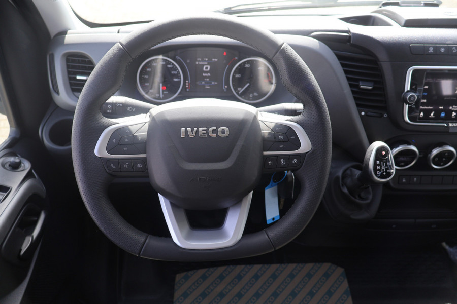Iveco Daily 35S18 Hi-Matic Open Laadbak DC 3.5T Trekhaak (7 persoons)