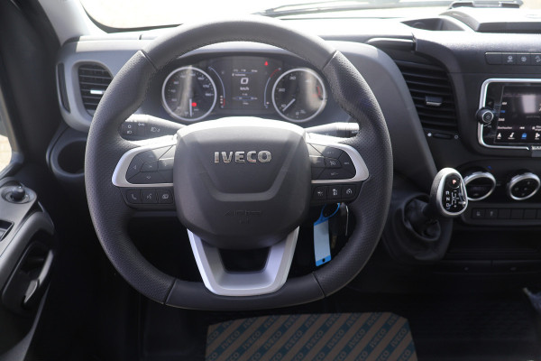 Iveco Daily 35S18 Hi-Matic Open Laadbak DC 3.5T Trekhaak (7 persoons)