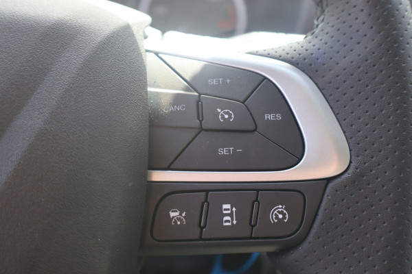 Iveco Daily 35S18 Hi-Matic Open Laadbak DC 3.5T Trekhaak (7 persoons)