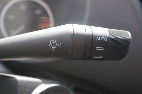 Iveco Daily 35S18 Hi-Matic Open Laadbak DC 3.5T Trekhaak (7 persoons)