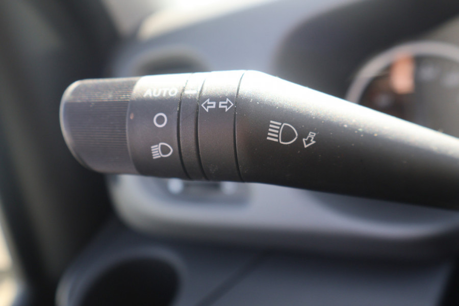 Iveco Daily 35S18 Hi-Matic Open Laadbak DC 3.5T Trekhaak (7 persoons)