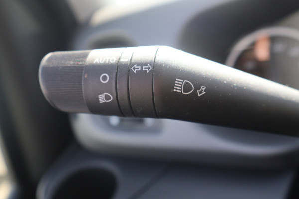 Iveco Daily 35S18 Hi-Matic Open Laadbak DC 3.5T Trekhaak (7 persoons)