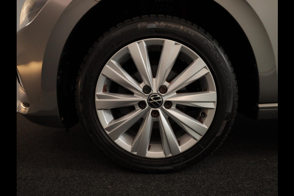 Volkswagen Polo 1.0 TSI Highline 95pk 5bak| digital display| Navi| 16'LM-velgen| Camera|