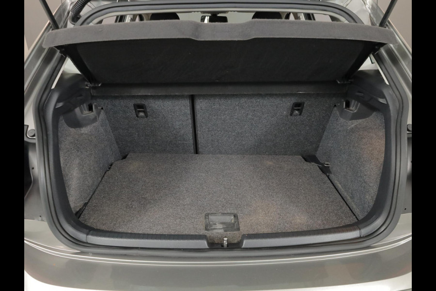 Volkswagen Polo 1.0 TSI Highline 95pk 5bak| digital display| Navi| 16'LM-velgen| Camera|