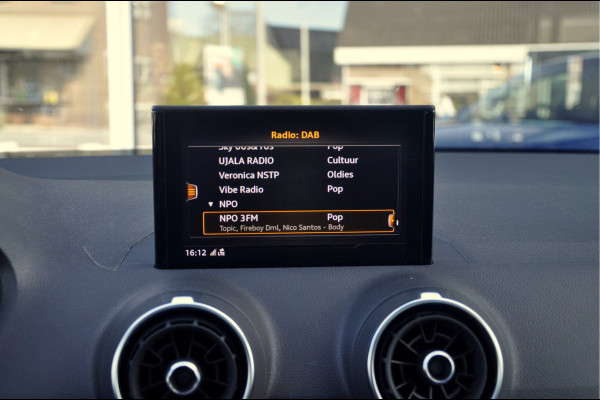 Audi Q2 35 TFSI S Edition | S-Tronic | Panoramadak | Trekhaak | 19 inch