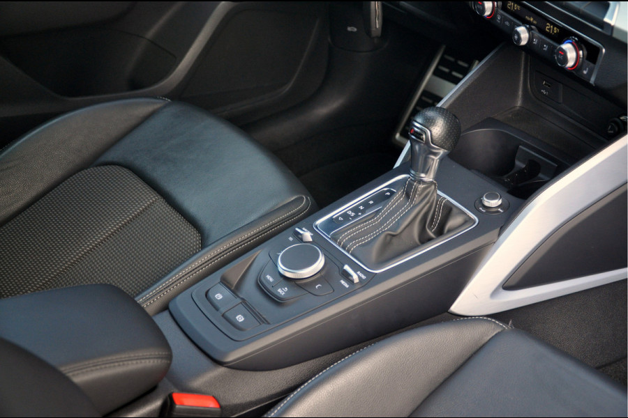 Audi Q2 35 TFSI S Edition | S-Tronic | Panoramadak | Trekhaak | 19 inch