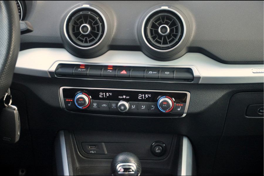 Audi Q2 35 TFSI S Edition | S-Tronic | Panoramadak | Trekhaak | 19 inch