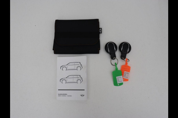 MINI One 1.5 Business Edition | Leder | Harman/Kardon | Matrix LED | Stoelverwarming | Camera | Carplay | Park Assist | Verwarmde voorruit | Climate control | Cruise control | Navigatie