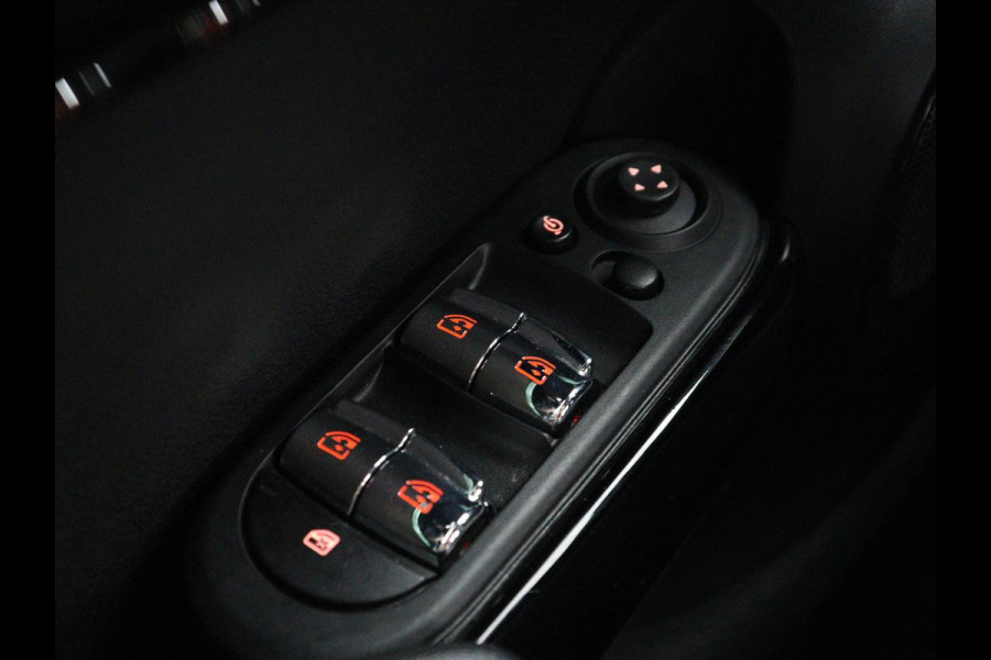 MINI One 1.5 Business Edition | Leder | Harman/Kardon | Matrix LED | Stoelverwarming | Camera | Carplay | Park Assist | Verwarmde voorruit | Climate control | Cruise control | Navigatie