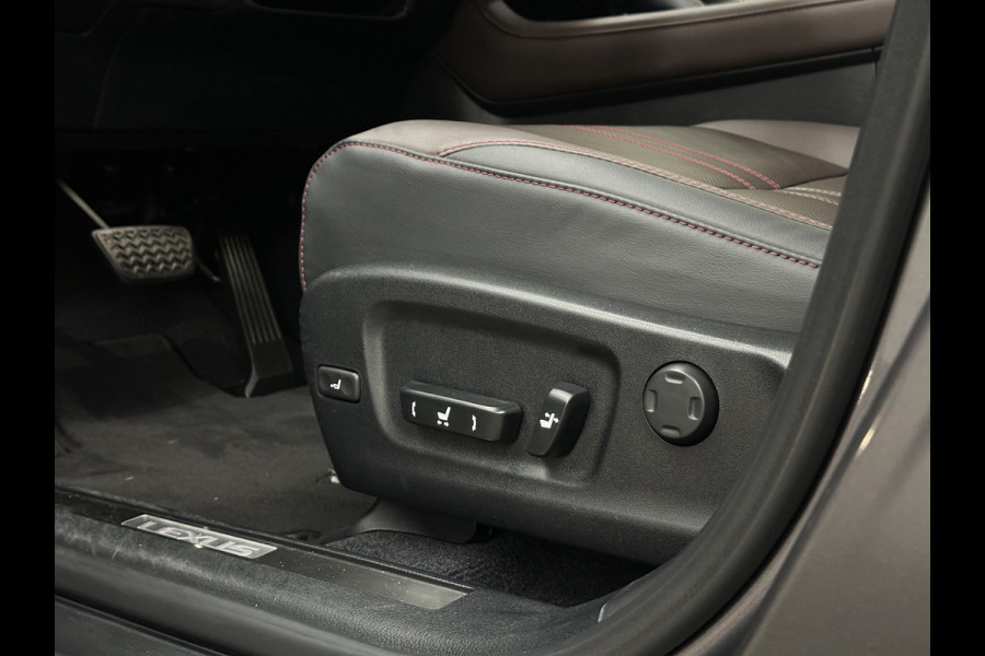 Lexus RX 450h 4WD President Line | Panorama | Origineel NL | 360 Camera | Mark-Levinson Sound | ACC | Stoelventilatie | Leder | Head-Up | Memory | Keyless-Entry | Stoelverwarming V+A | ISO-Glas | Zonwering | LED | Lane-Assist | Dodehoek | DAB | Draadloos Laden |