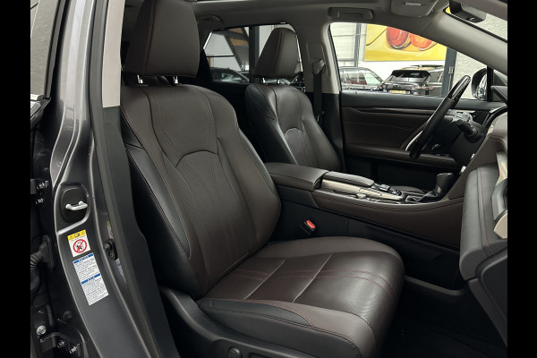 Lexus RX 450h 4WD President Line | Panorama | Origineel NL | 360 Camera | Mark-Levinson Sound | ACC | Stoelventilatie | Leder | Head-Up | Memory | Keyless-Entry | Stoelverwarming V+A | ISO-Glas | Zonwering | LED | Lane-Assist | Dodehoek | DAB | Draadloos Laden |