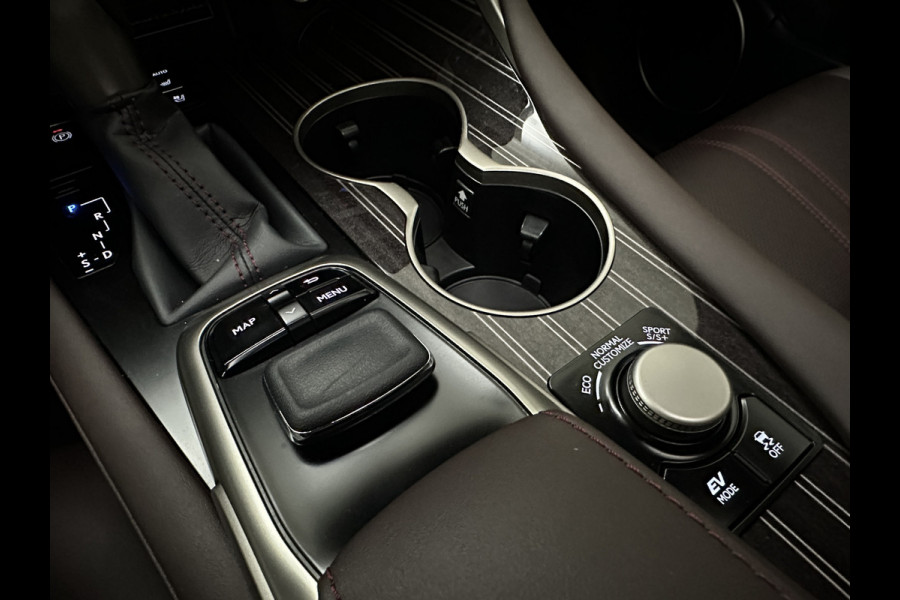 Lexus RX 450h 4WD President Line | Panorama | Origineel NL | 360 Camera | Mark-Levinson Sound | ACC | Stoelventilatie | Leder | Head-Up | Memory | Keyless-Entry | Stoelverwarming V+A | ISO-Glas | Zonwering | LED | Lane-Assist | Dodehoek | DAB | Draadloos Laden |