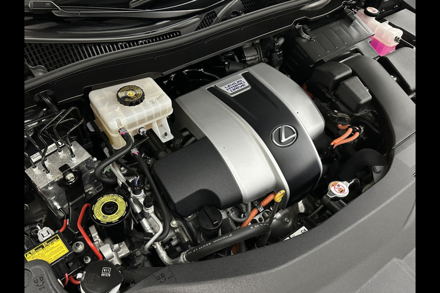 Lexus RX 450h 4WD President Line | Panorama | Origineel NL | 360 Camera | Mark-Levinson Sound | ACC | Stoelventilatie | Leder | Head-Up | Memory | Keyless-Entry | Stoelverwarming V+A | ISO-Glas | Zonwering | LED | Lane-Assist | Dodehoek | DAB | Draadloos Laden |