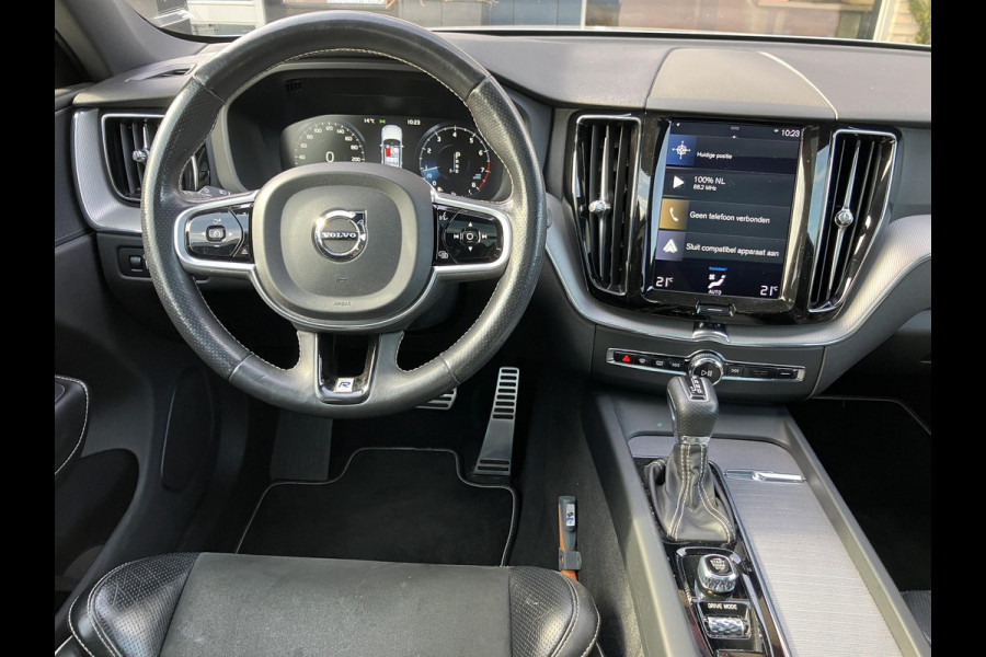 Volvo XC60 2.0 T5 AWD R-Design | HUD | Pano | Trekhaak | All-in prijs
