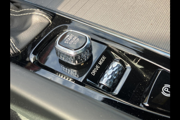 Volvo XC60 2.0 T5 AWD R-Design | HUD | Pano | Trekhaak | All-in prijs