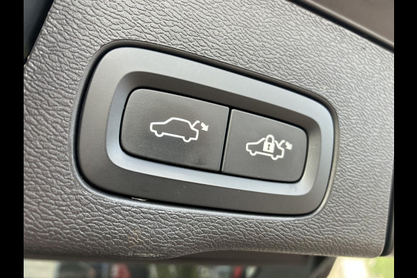 Volvo XC60 2.0 T5 AWD R-Design | HUD | Pano | Trekhaak | All-in prijs